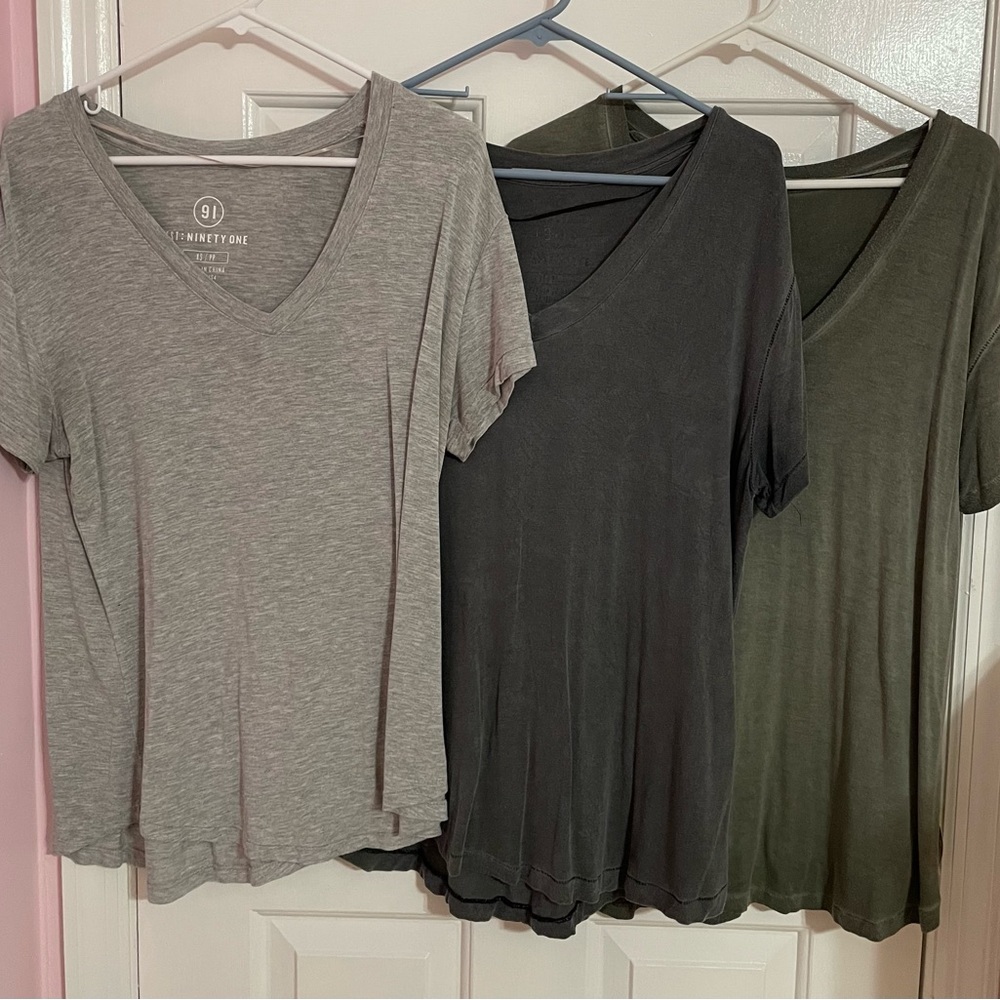 Set of 3 Ninety One V-neck Tees